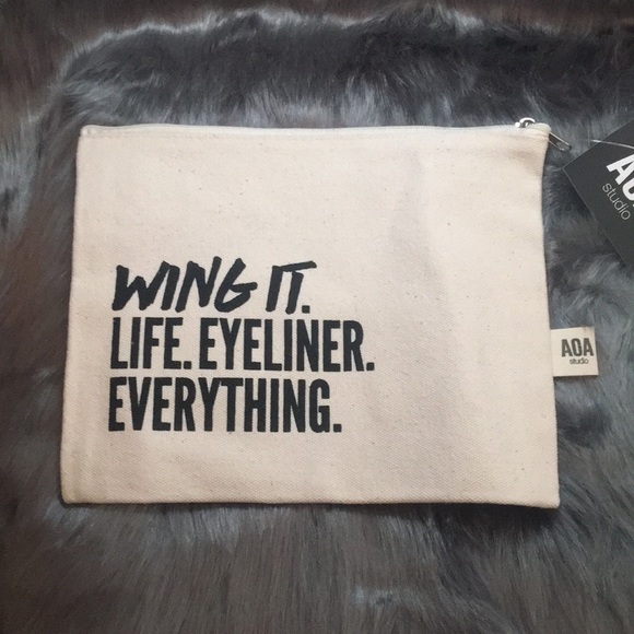 NWT Wing It Makeup Bag - Picture 2 of 4